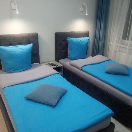 Апартаменты Weekend Inn ウージュホロド エクステリア 写真