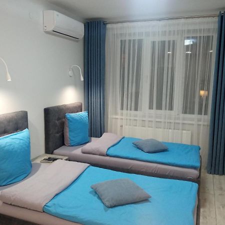 Апартаменты Weekend Inn ウージュホロド エクステリア 写真