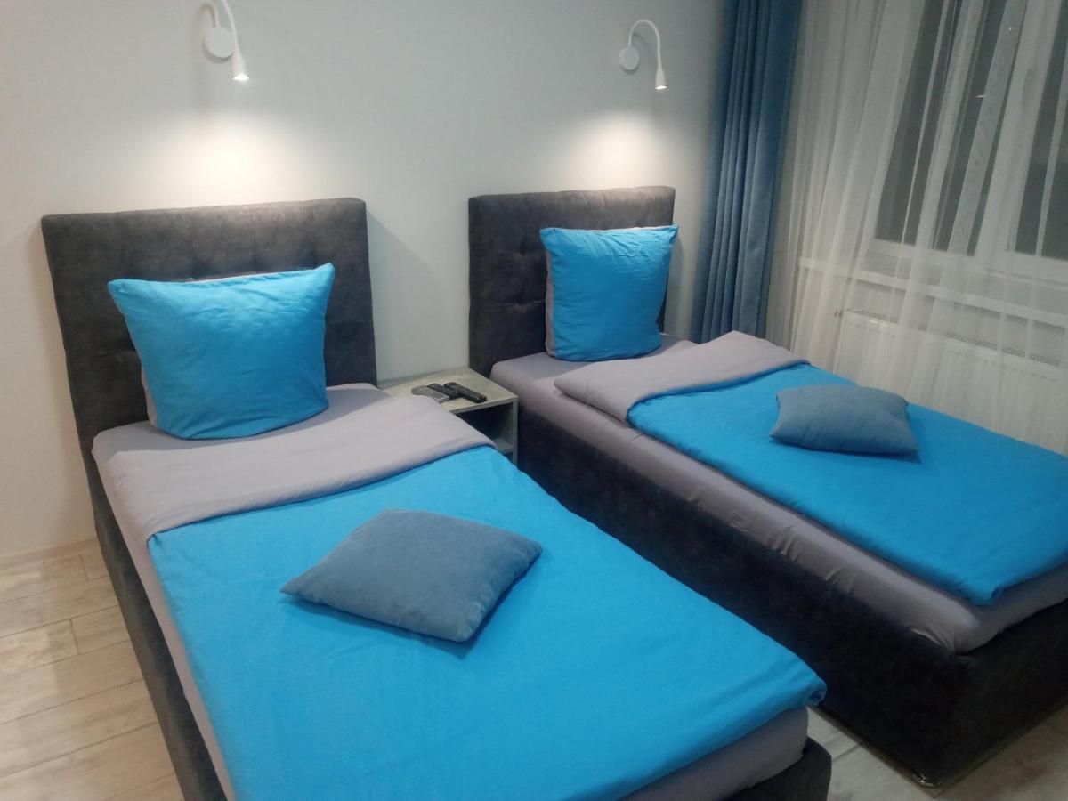 Апартаменты Weekend Inn ウージュホロド エクステリア 写真
