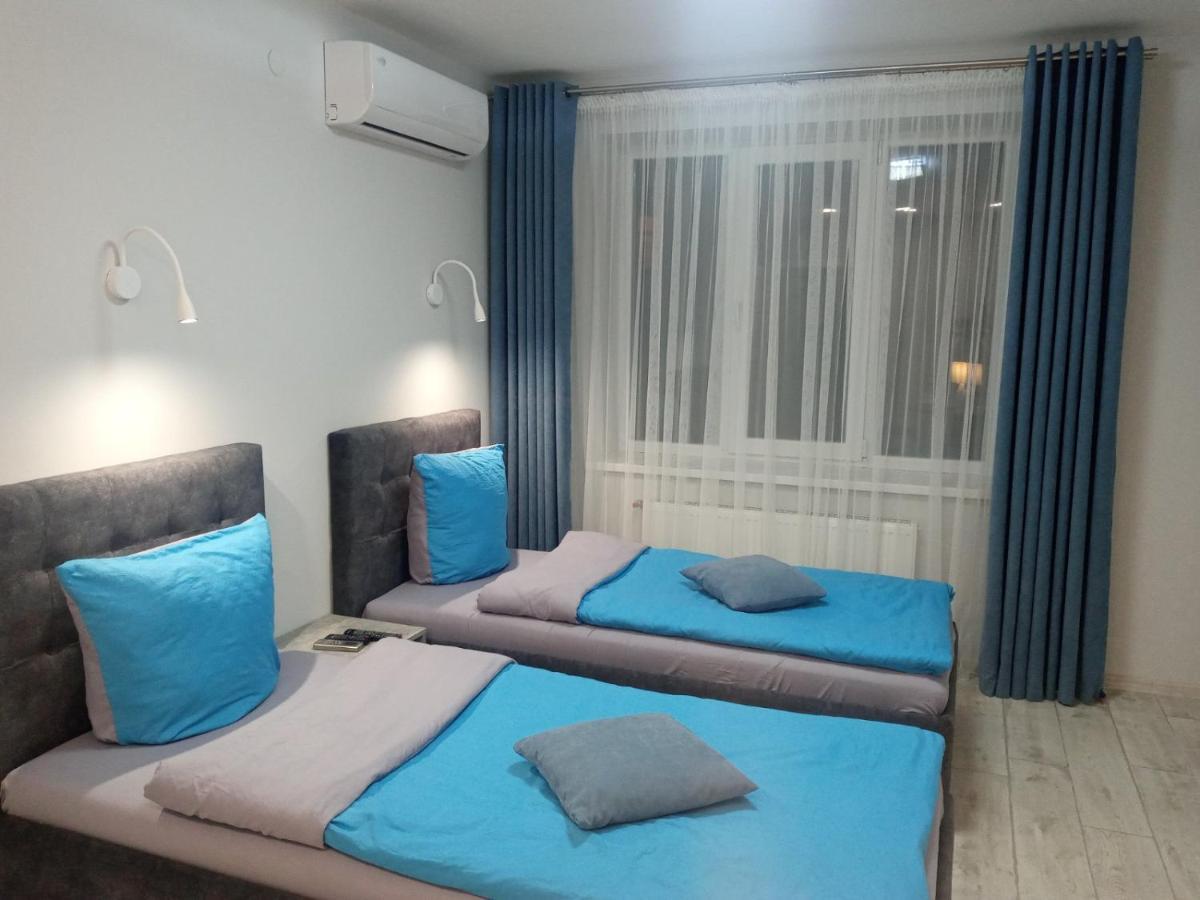 Апартаменты Weekend Inn ウージュホロド エクステリア 写真