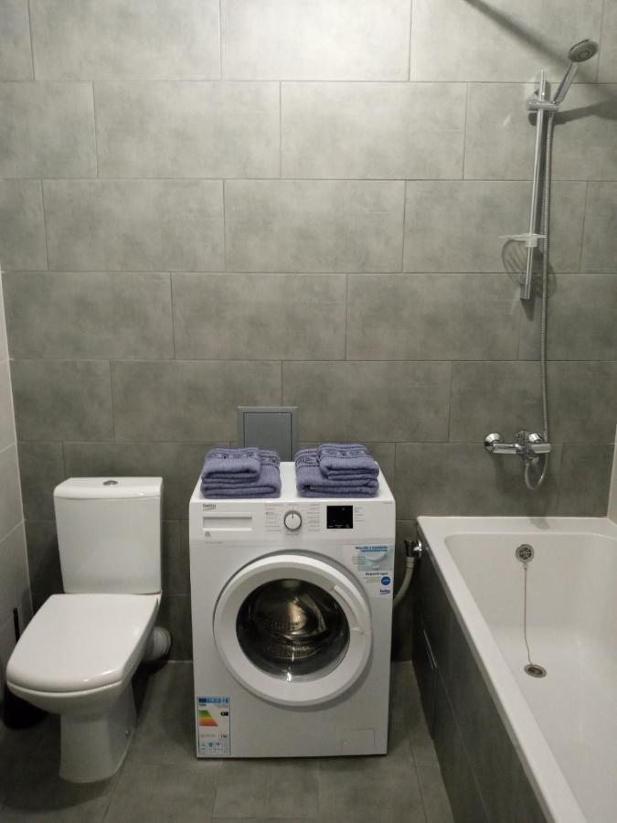 Апартаменты Weekend Inn ウージュホロド エクステリア 写真