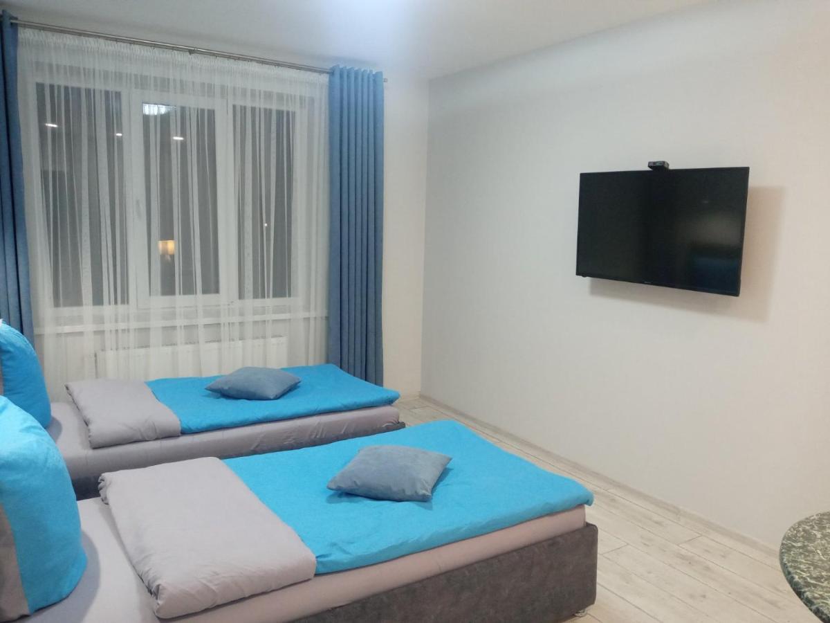 Апартаменты Weekend Inn ウージュホロド エクステリア 写真
