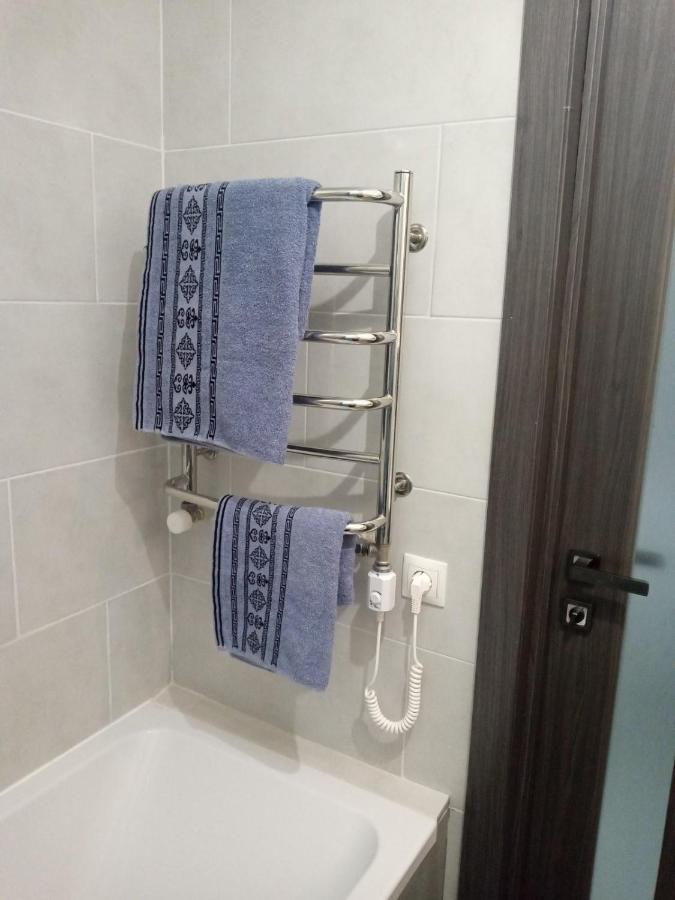 Апартаменты Weekend Inn ウージュホロド エクステリア 写真